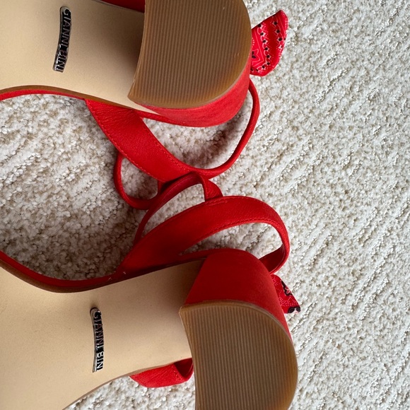 Gianni Bini Women’s Red Heels Size 8 - Picture 9 of 11